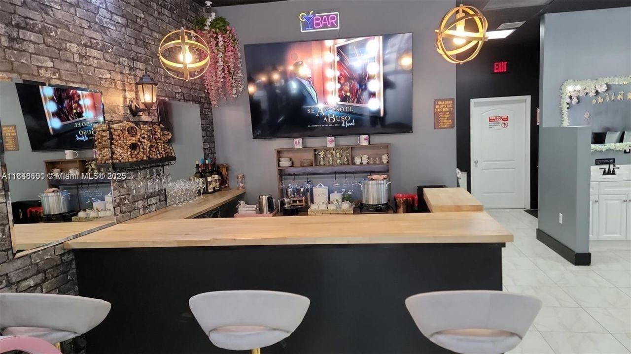 5220 Coconut Creek Pkwy, Margate, FL 33063 Photo