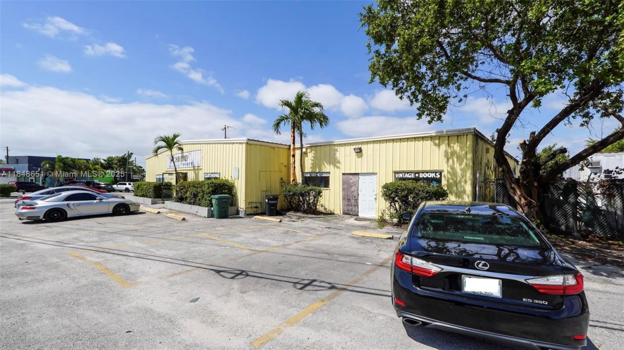 4201 N Dixie Hwy, Oakland Park, FL 33334 Photo