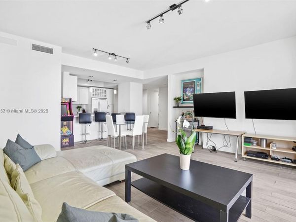 999 SW 1st Ave, Unit 2717, Miami, FL 33130