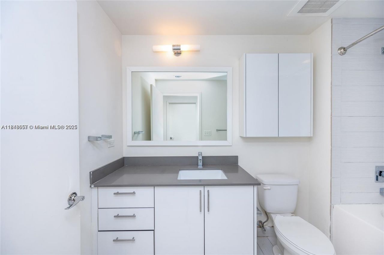 999 SW 1st Ave, Unit 2717, Miami, FL 33130 Photo