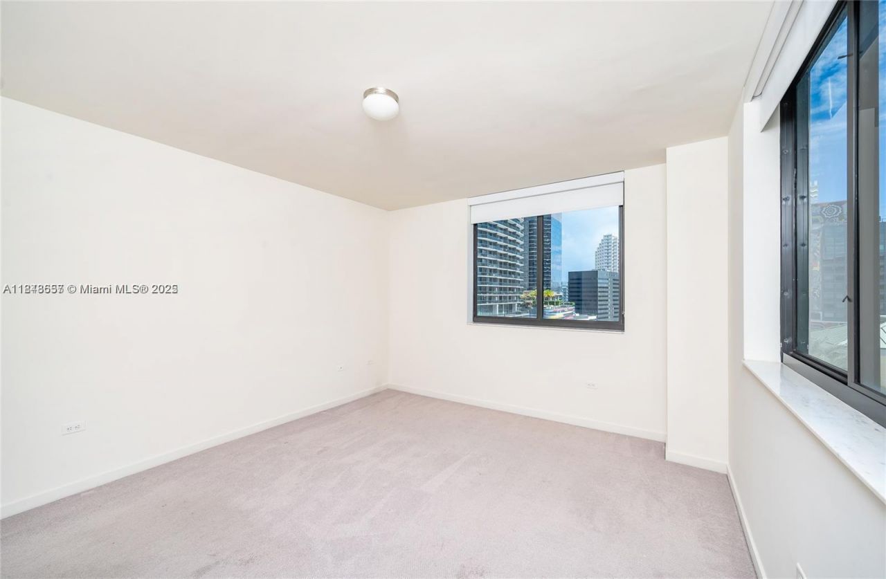 999 SW 1st Ave, Unit 2717, Miami, FL 33130 Photo