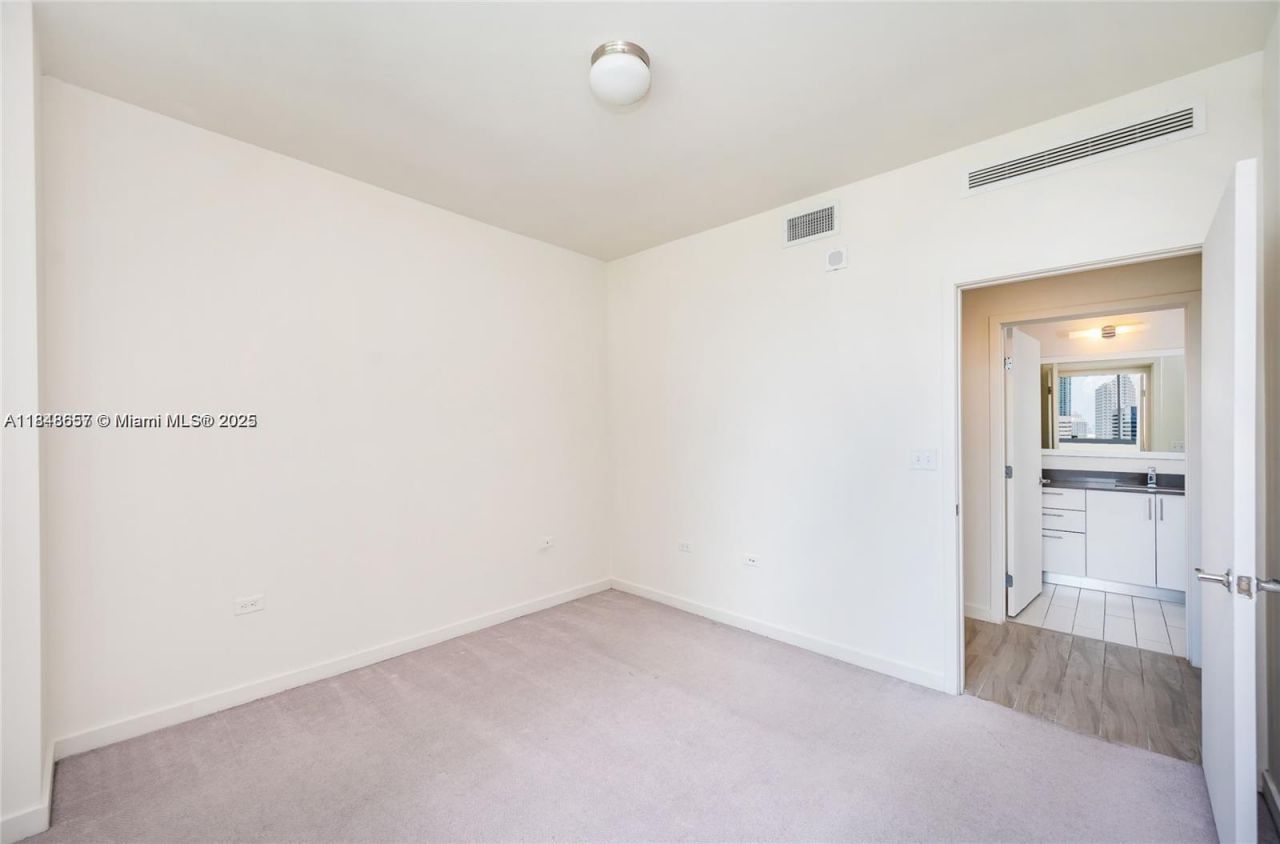 999 SW 1st Ave, Unit 2717, Miami, FL 33130 Photo