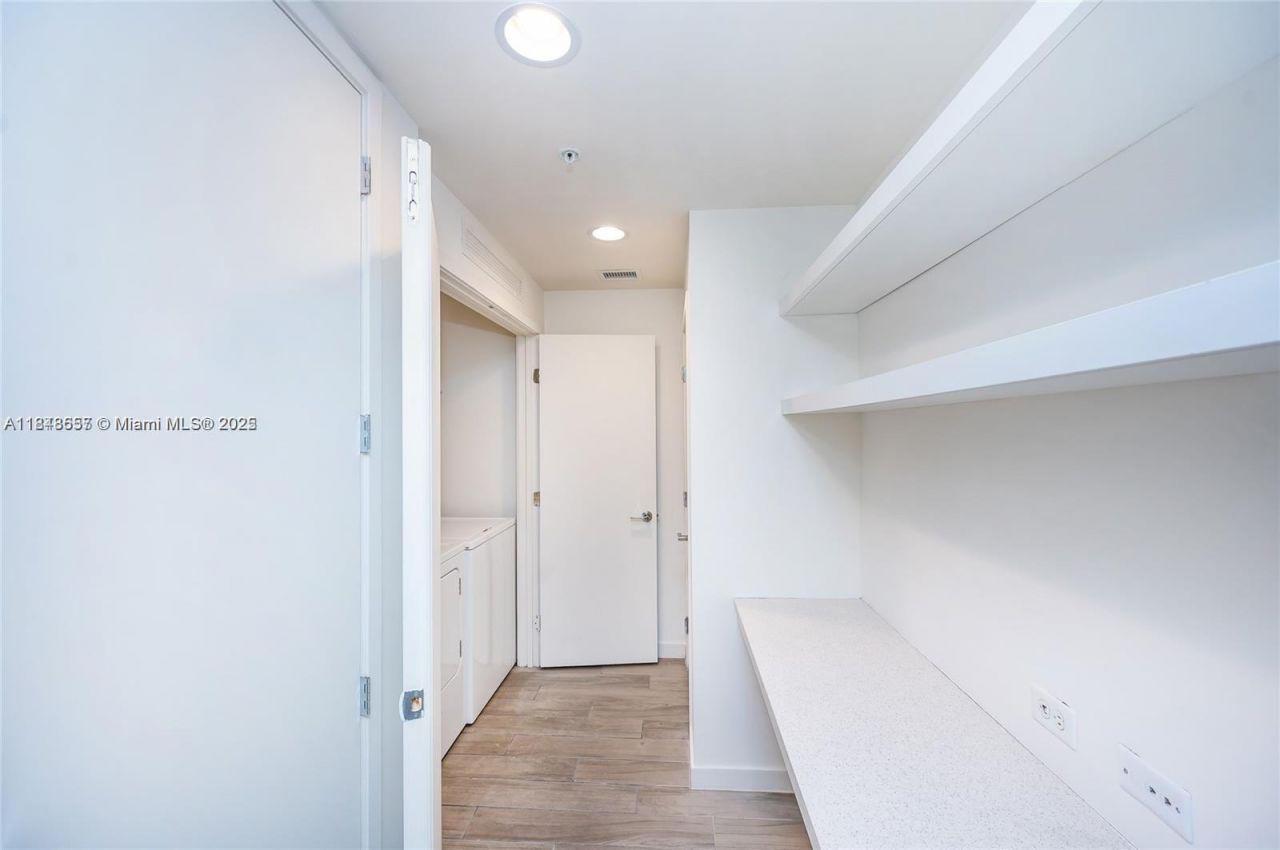 999 SW 1st Ave, Unit 2717, Miami, FL 33130 Photo