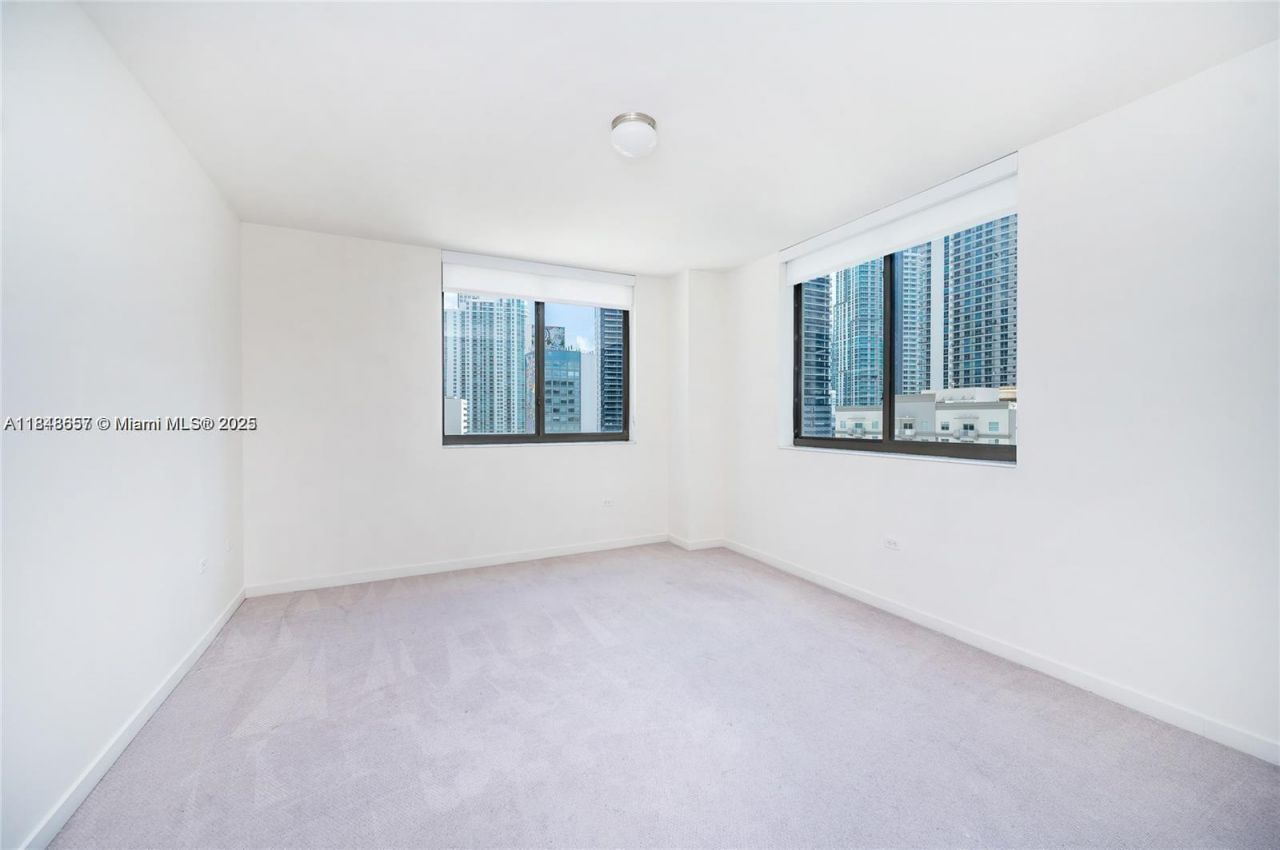 999 SW 1st Ave, Unit 2717, Miami, FL 33130 Photo