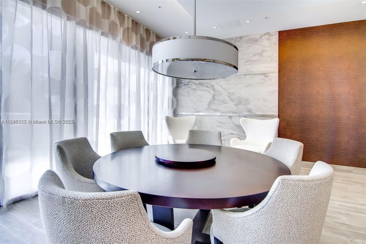 999 SW 1st Ave, Unit 2717, Miami, FL 33130 Photo