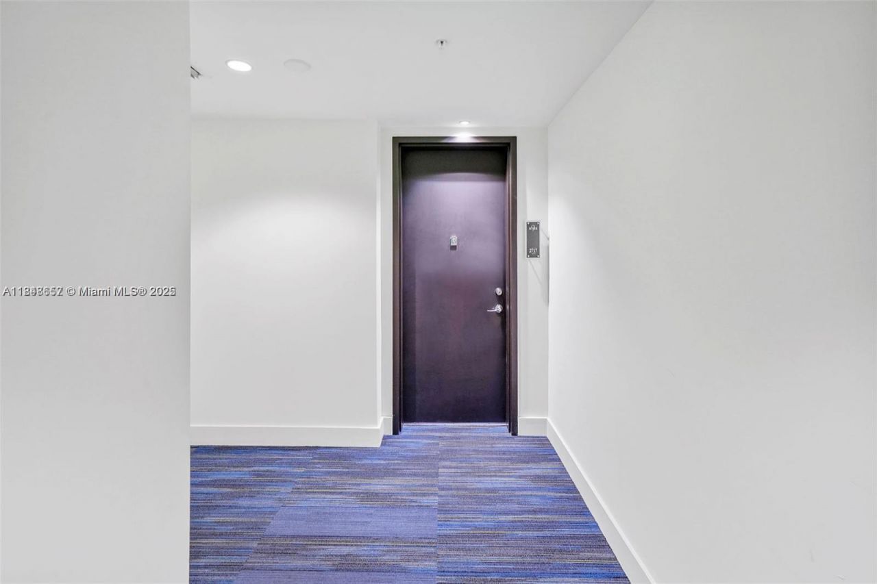 999 SW 1st Ave, Unit 2717, Miami, FL 33130 Photo