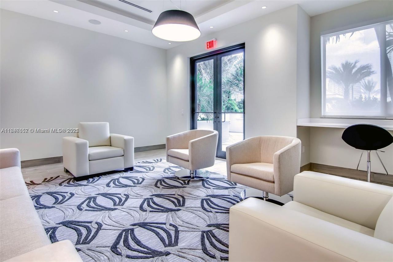 999 SW 1st Ave, Unit 2717, Miami, FL 33130 Photo