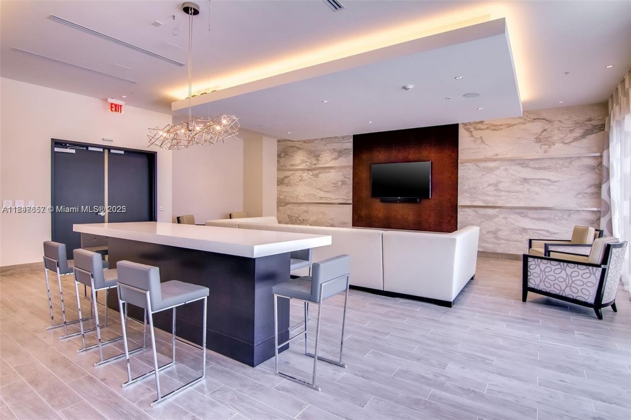 999 SW 1st Ave, Unit 2717, Miami, FL 33130 Photo