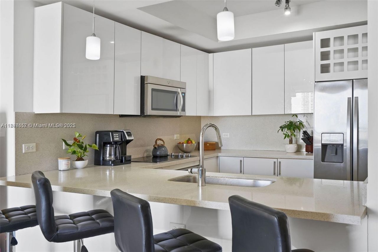 999 SW 1st Ave, Unit 2717, Miami, FL 33130 Photo