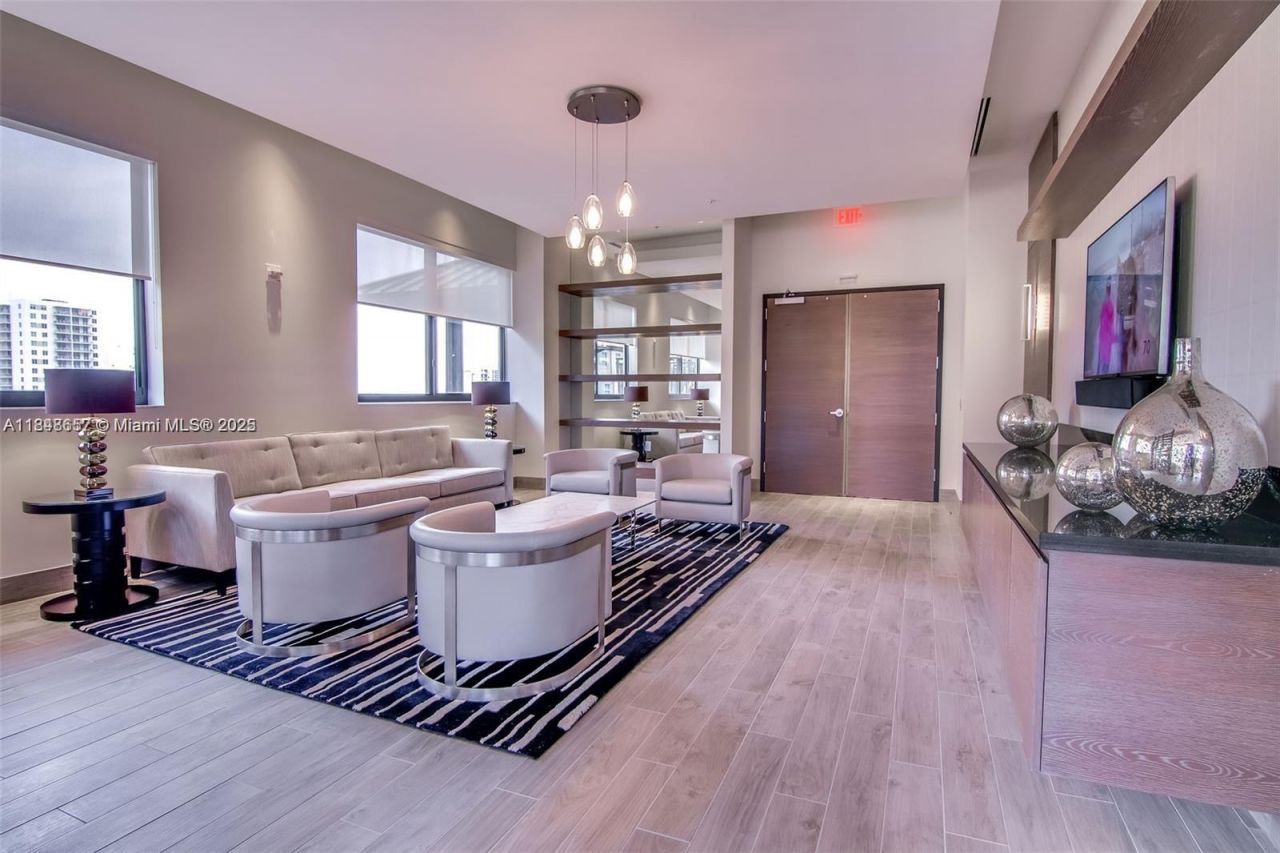 999 SW 1st Ave, Unit 2717, Miami, FL 33130 Photo