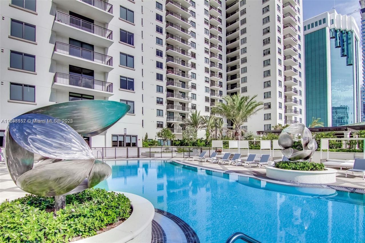 999 SW 1st Ave, Unit 2717, Miami, FL 33130 Photo