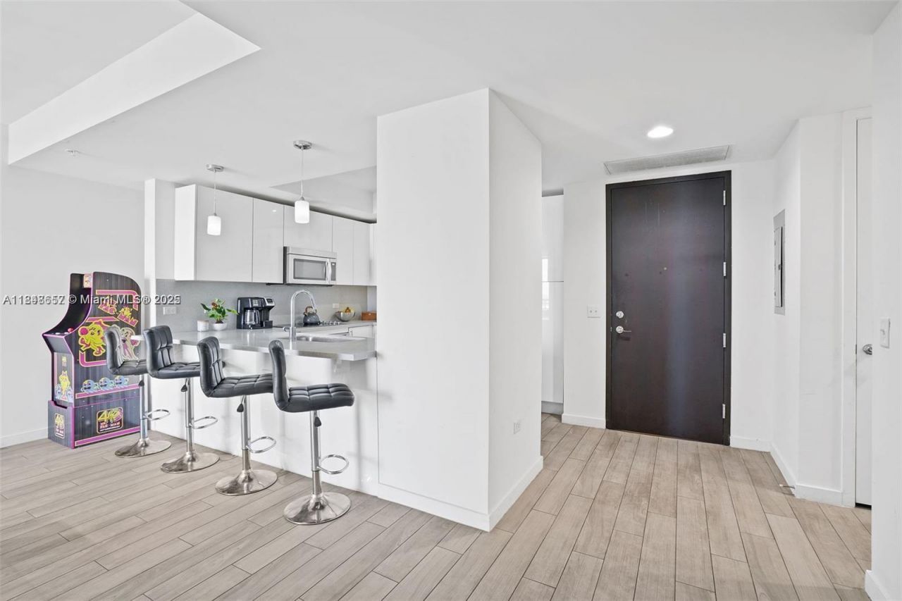 999 SW 1st Ave, Unit 2717, Miami, FL 33130 Photo