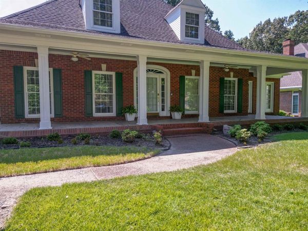 1895 WOOD OAK DR, Memphis, TN 38016