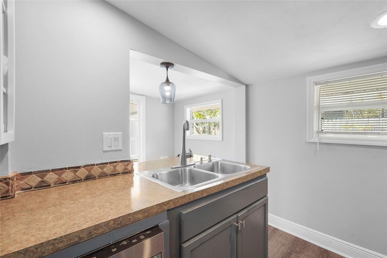 2705 2nd Avenue W, Bradenton, FL 34205 Photo