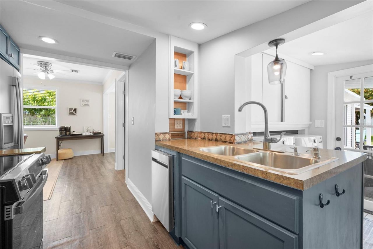 2705 2nd Avenue W, Bradenton, FL 34205 Photo