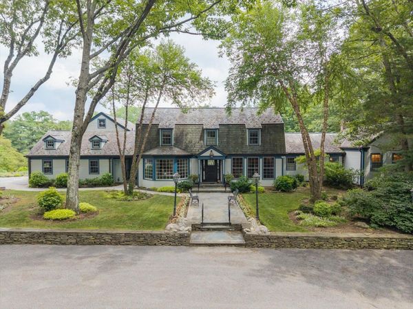 4 Clock Tower Lane, Old Westbury, NY 11568