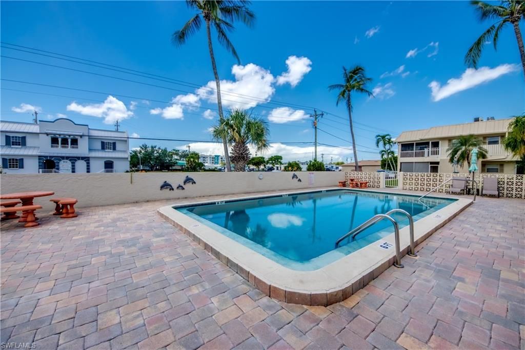 909 SE 46th Ln, Unit 202, Cape Coral, FL 33904 Photo