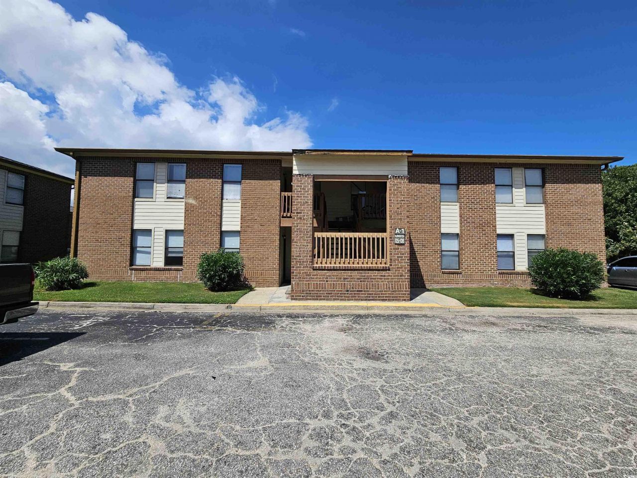 2005 Greens Blvd. Photo 1