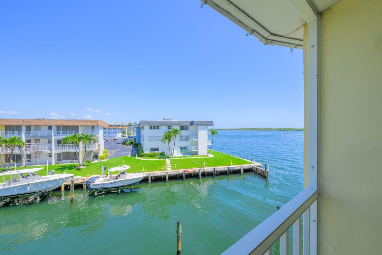 101 Doolen Court, Unit 307, North Palm Beach, FL 33408 Photo