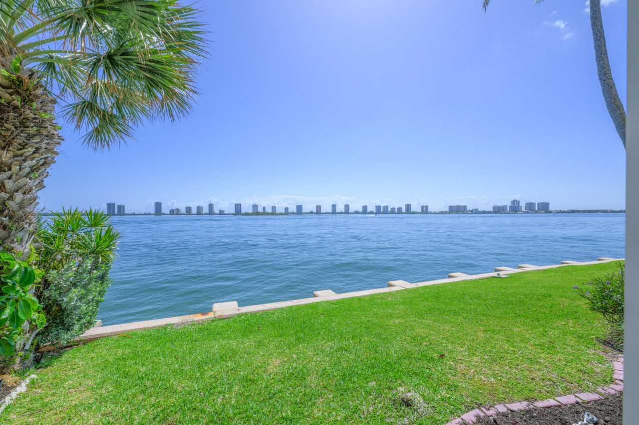 101 Doolen Court, Unit 307, North Palm Beach, FL 33408 Photo