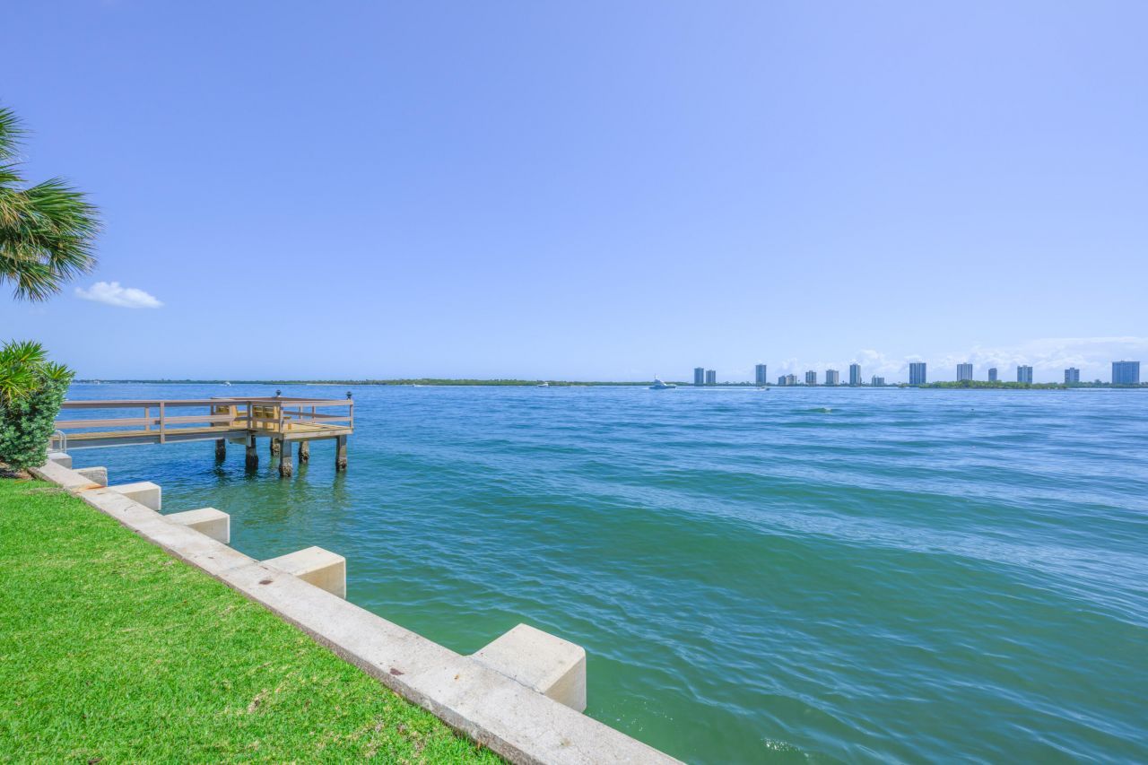 101 Doolen Court, Unit 307, North Palm Beach, FL 33408 Photo