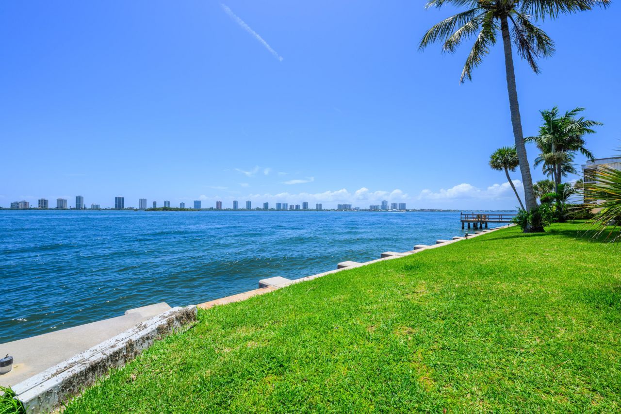 101 Doolen Court, Unit 307, North Palm Beach, FL 33408 Photo