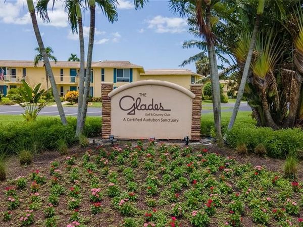 96 Glades BLVD, Unit 513, NAPLES, FL 34112