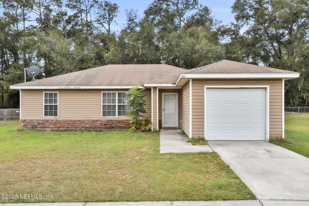 242 Mango Drive, Palatka, FL 32177 Main Photo