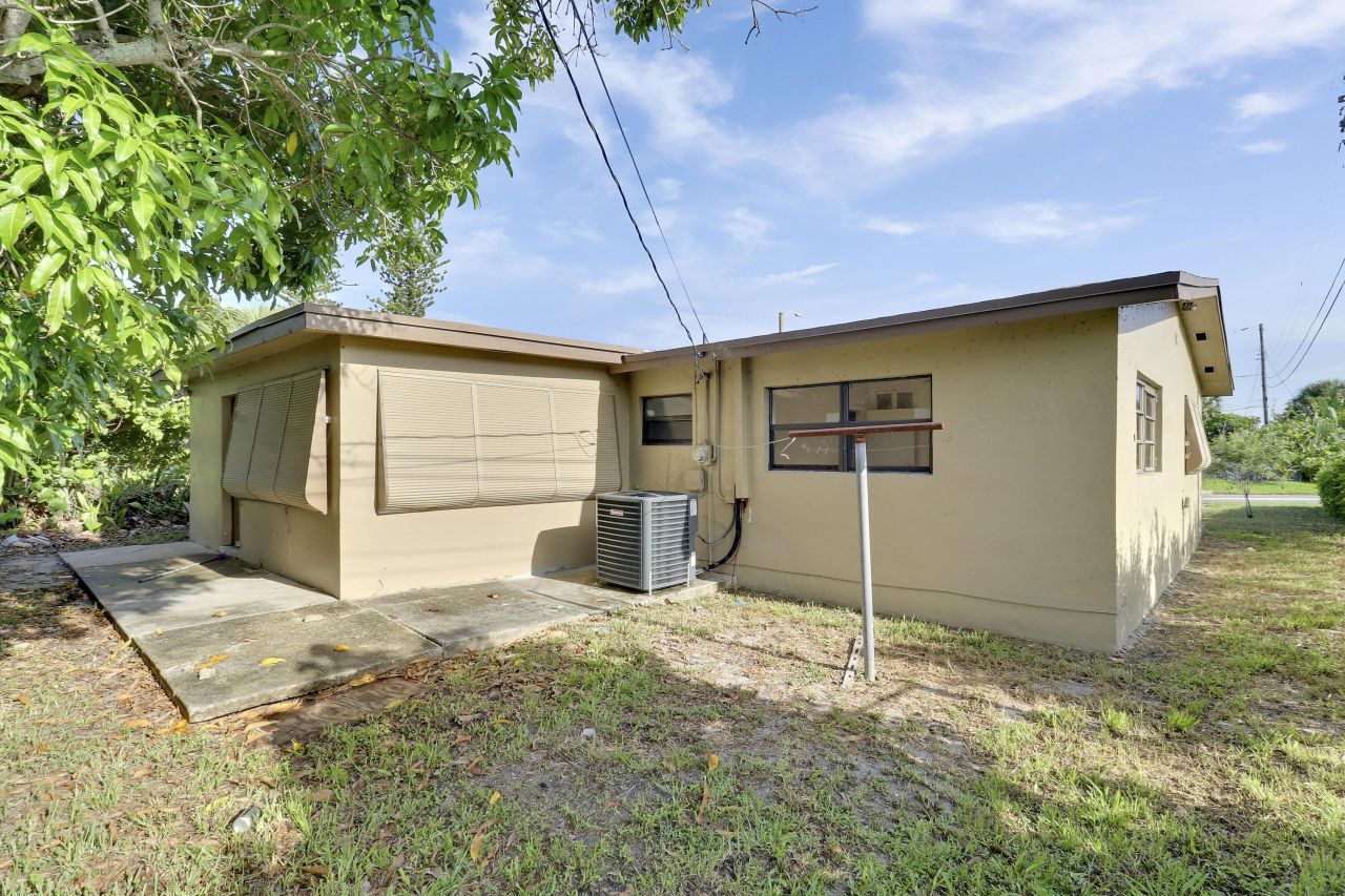 110 NW 5th Court, Boynton Beach, FL 33435 Photo
