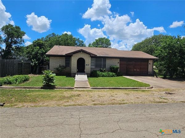 311 Arthur Street, McGregor, TX 76657