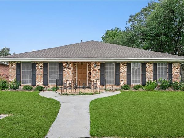 194 SEDGEFIELD Drive, Harahan, LA 70123