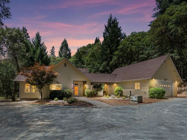 780 Pinecrest Drive, Grants Pass, OR 97526