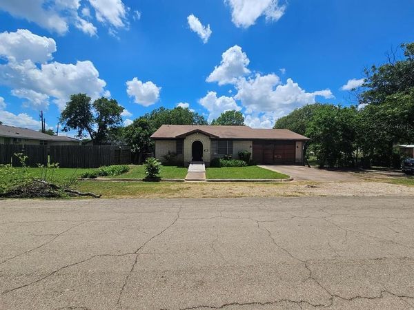 311 N Arthur Street, McGregor, TX 76657