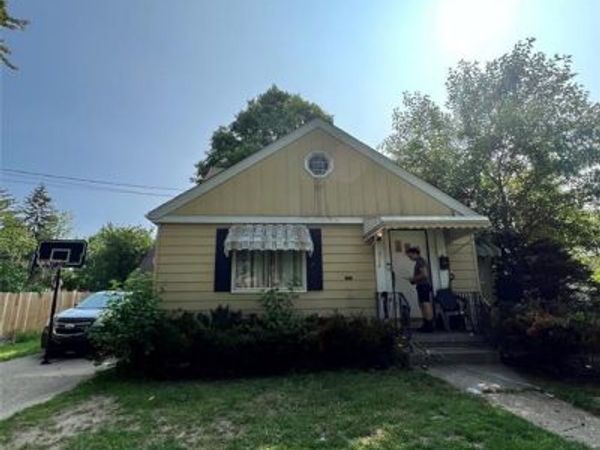 3116 Mackinaw Street, Saginaw, MI 48602