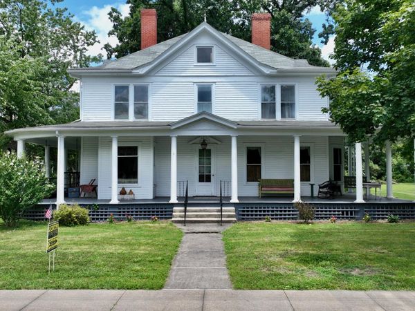 192 Clay St, Alderson, WV 24910