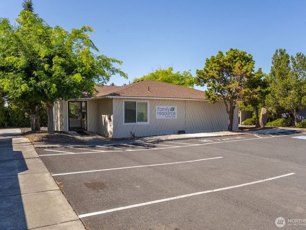 830 Sharon Avenue E, Moses Lake, WA 98837