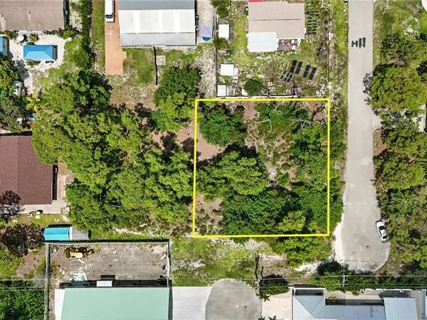 4295 Pine Lake RD, BONITA SPRINGS, FL 34134