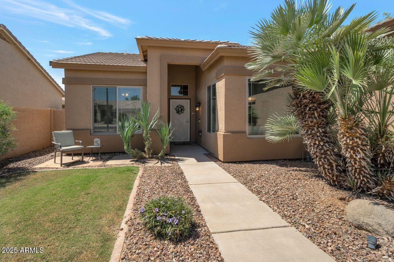 213 E Smoke Tree Road, Gilbert, AZ 85296 Main Photo
