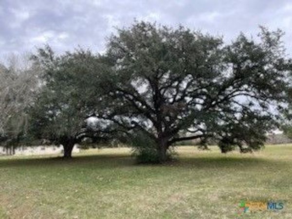 209 Tropical Drive, Victoria, TX 77904