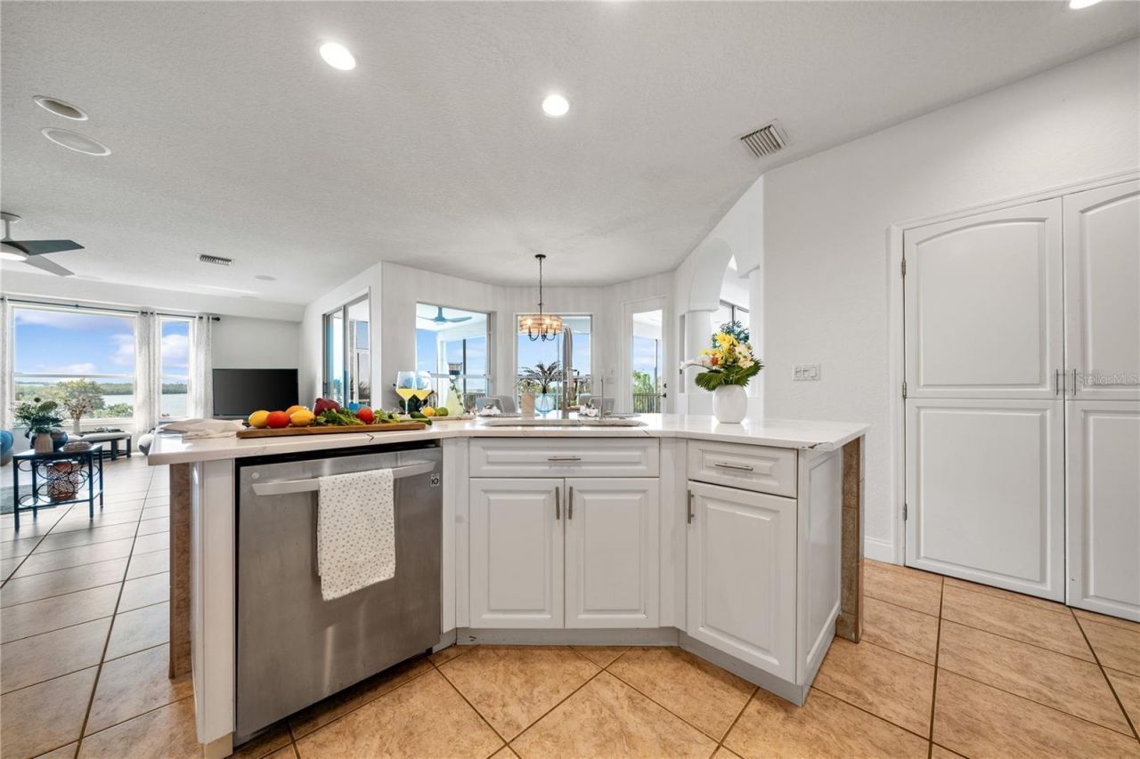 1661 Sea Breeze Drive, Tarpon Springs, FL 34689 Photo