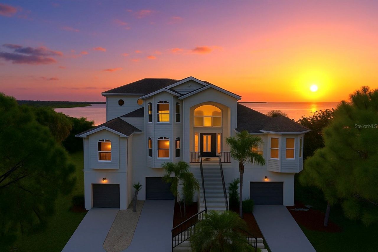 1661 Sea Breeze Drive, Tarpon Springs, FL 34689 Photo