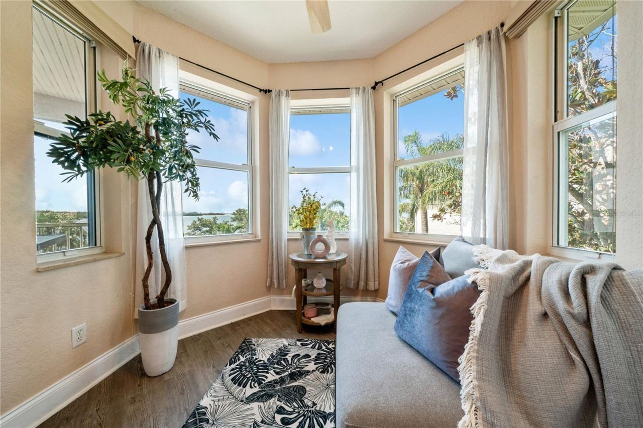 1661 Sea Breeze Drive, Tarpon Springs, FL 34689 Photo