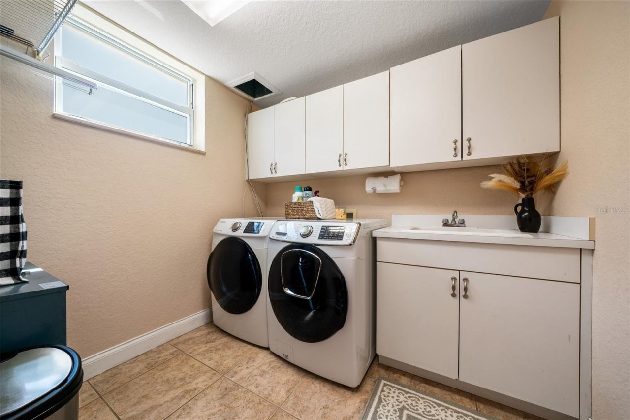 1661 Sea Breeze Drive, Tarpon Springs, FL 34689 Photo