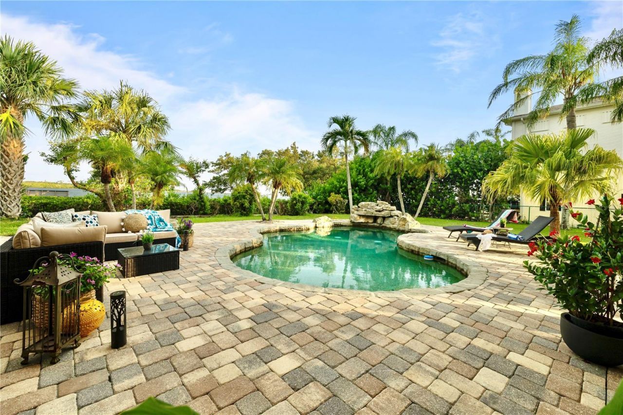 1661 Sea Breeze Drive, Tarpon Springs, FL 34689 Photo