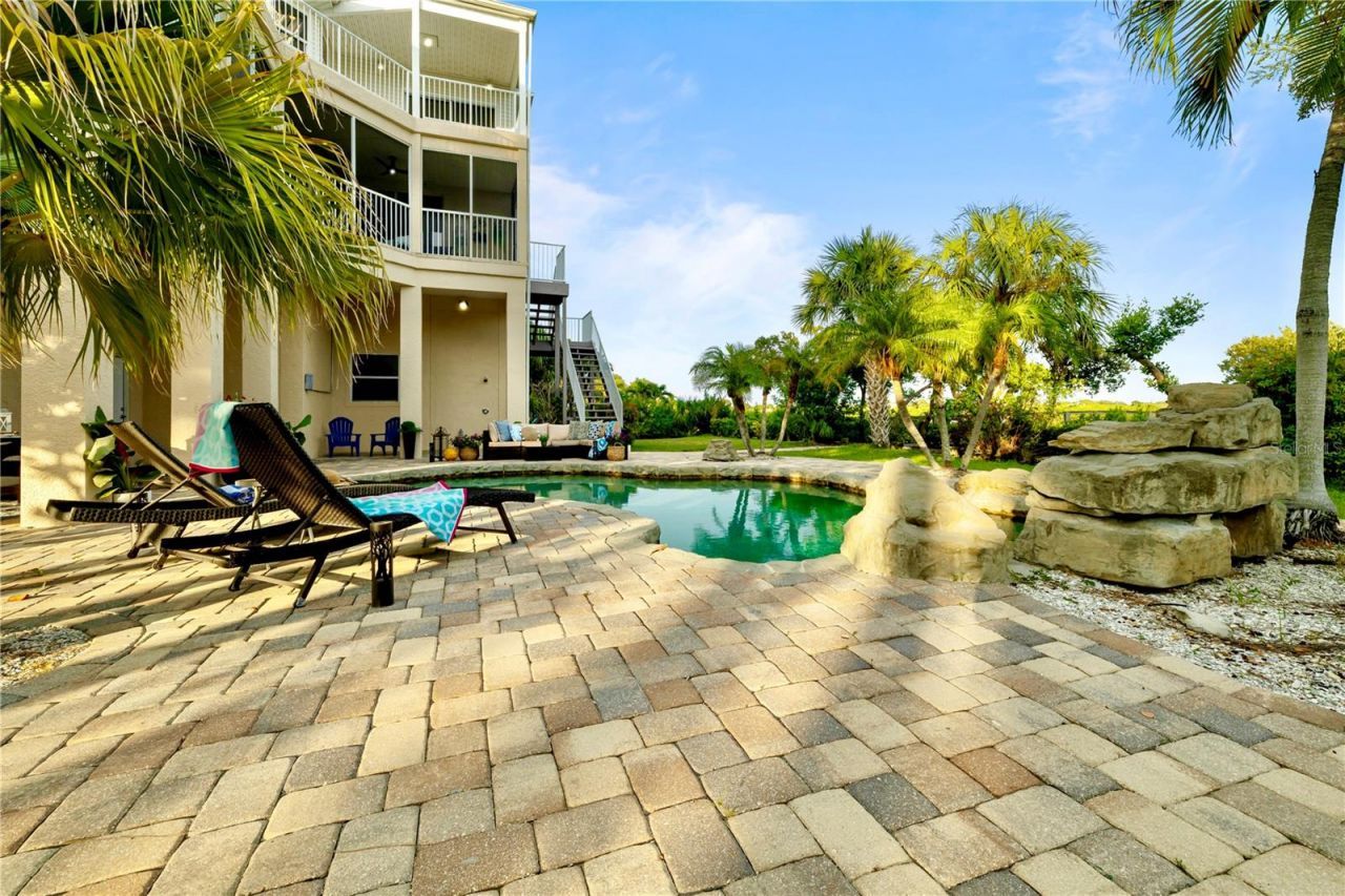 1661 Sea Breeze Drive, Tarpon Springs, FL 34689 Photo