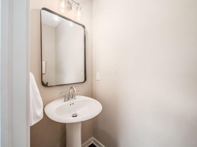 429 Postle Boulevard, Columbus, OH 43228 Photo 10