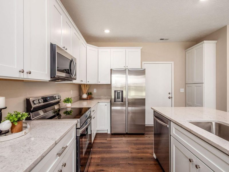 429 Postle Boulevard, Columbus, OH 43228 Photo 6