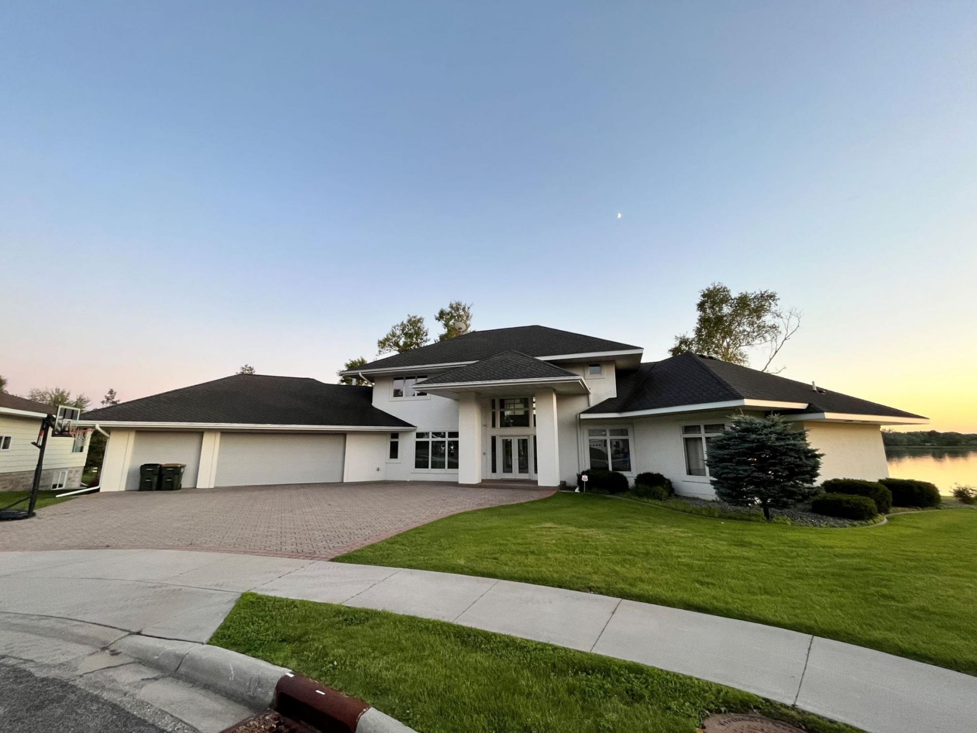 553 Lake Street N, Sauk Centre, MN 56378