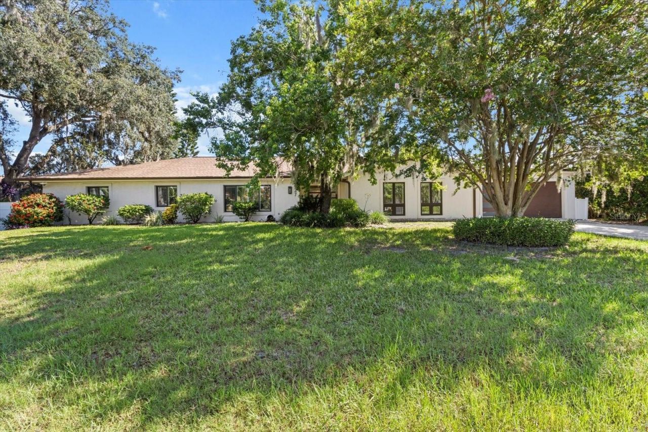 827 SW Kings Bay Drive, Crystal River, FL 34429 Photo