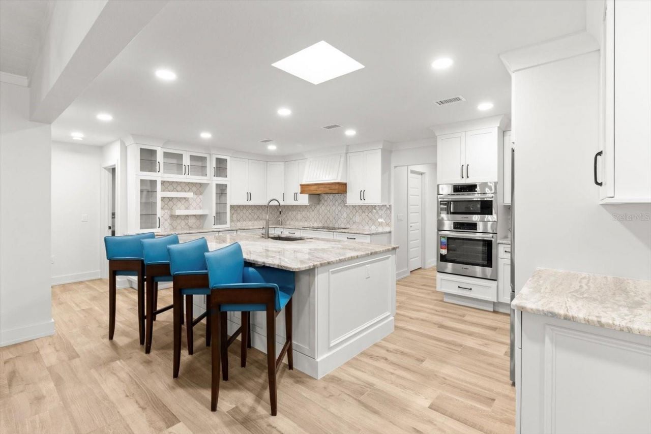 827 SW Kings Bay Drive, Crystal River, FL 34429 Photo